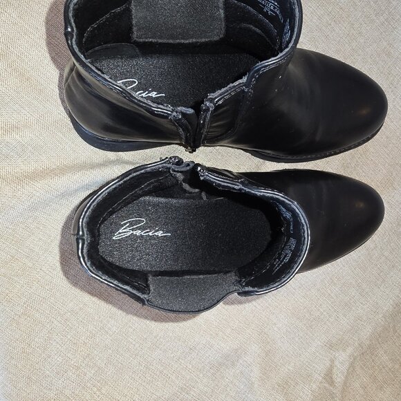 Women's Chelsea Black Boots, Size 8.5 - Picture 3 of 5